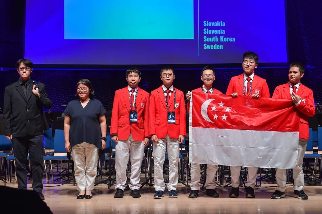 A photograph of Team Singapore at the 16th IOAA 2023.